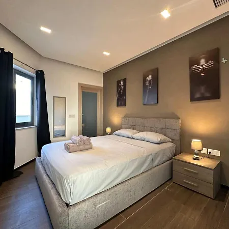 Private Pool Luxury Penthouse * Σλιέμα