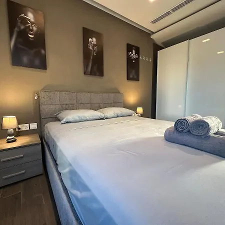 Private Pool Luxury Penthouse Σλιέμα