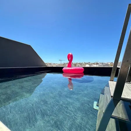 Private Pool Luxury Penthouse Apartment