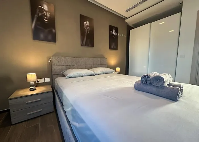 Private Pool Luxury Penthouse Sliema