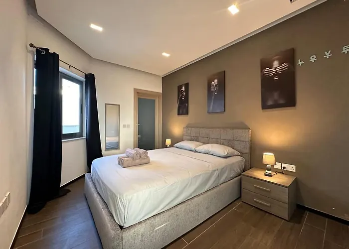 Private Pool Luxury Penthouse * Sliema